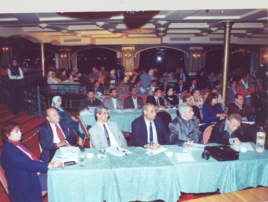 السيدة الفت العربي وبعض الشخصيات الاجتماعية والثقافية